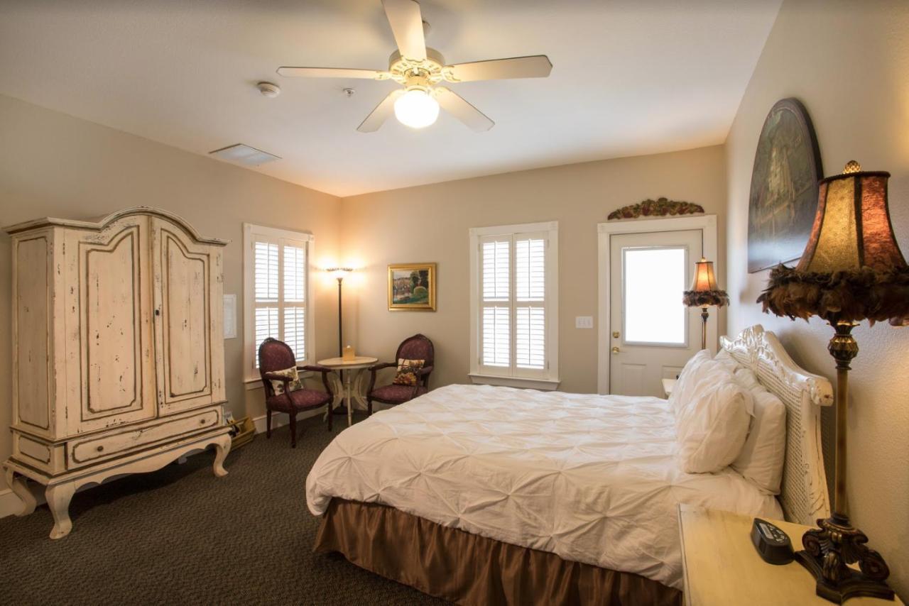 Gruene River Hotel & Retreat Нью Браунфелс Экстерьер фото