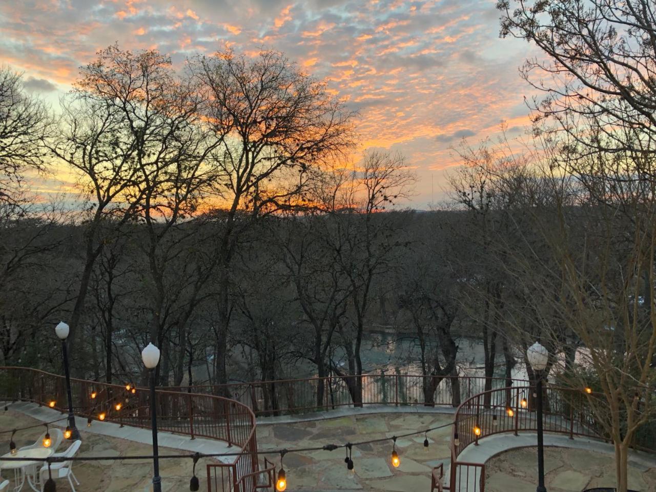 Gruene River Hotel & Retreat Нью Браунфелс Экстерьер фото